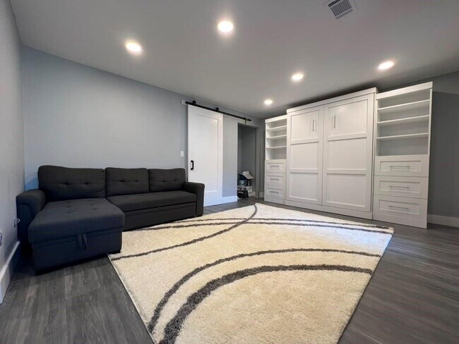 Building Photo - 408 Wedgewood Way
