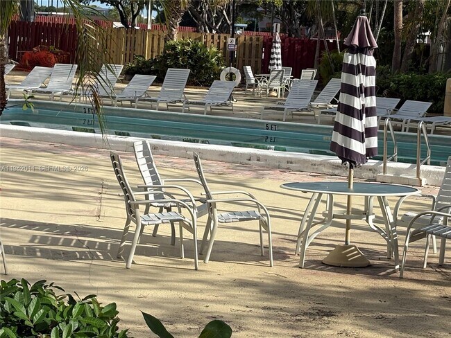 Building Photo - 1200 NE Miami Gardens Dr