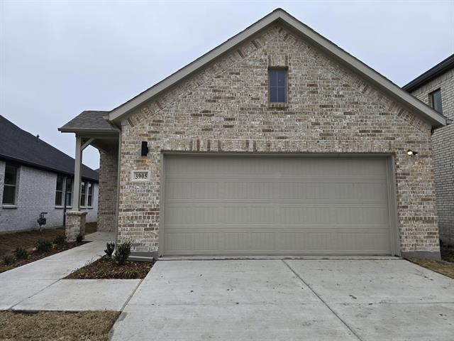 Building Photo - 3905 White Rock Dr
