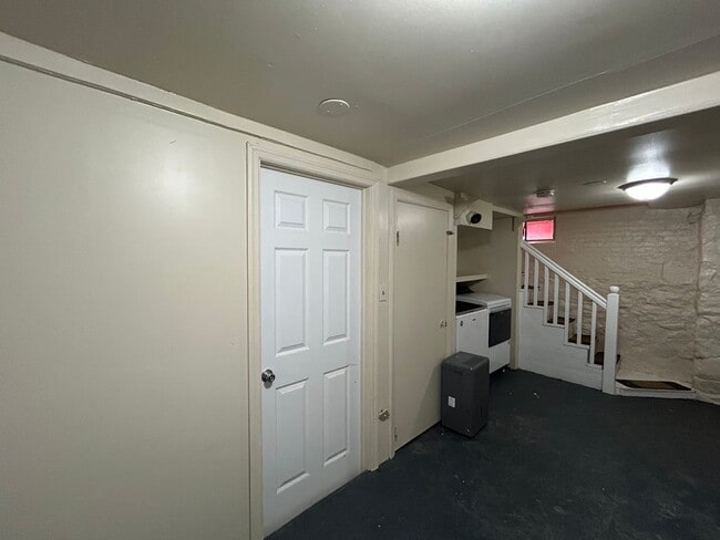 Building Photo - Bright & Spacious 1-Bedroom Apartment