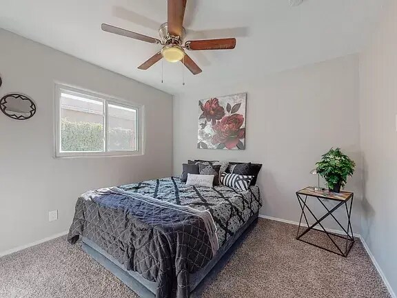 Building Photo - 8817 Candelaria Rd NE