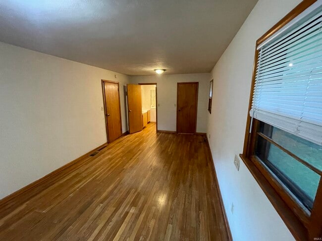 Building Photo - 604 S Swain Ave