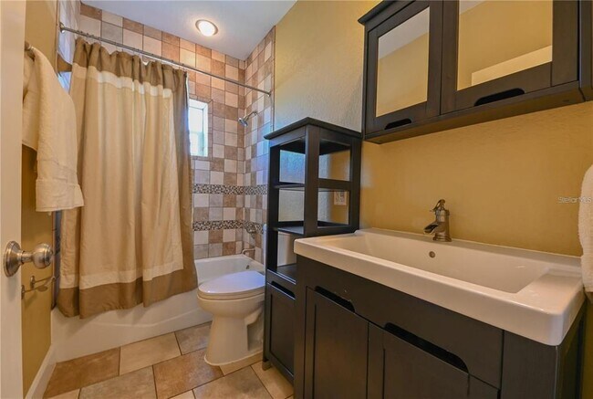 Building Photo - 3035 Granville Ct N