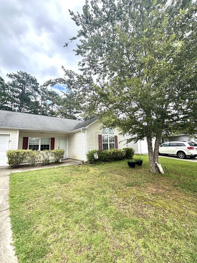 Building Photo - 398 Beryl Dr