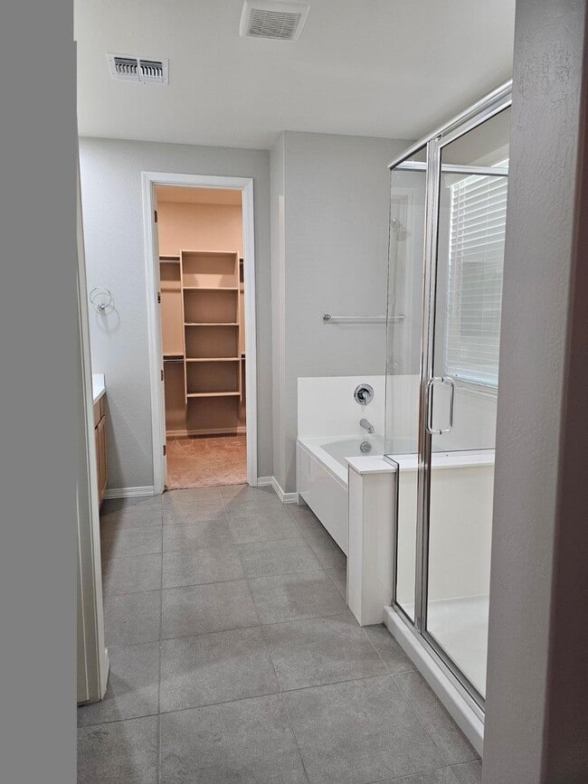 Building Photo - 15092 W Portland St