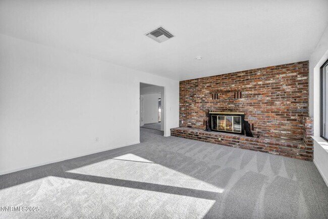 Building Photo - 430 Calle De La Plata