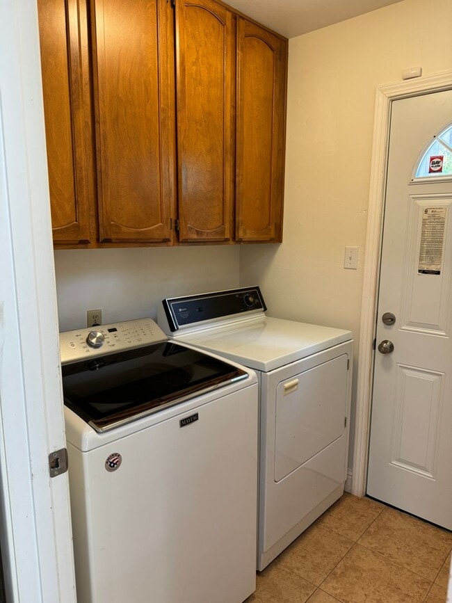 Building Photo - 430 Blue Ridge Dr