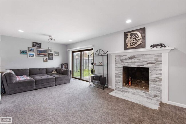 Building Photo - 11489 Anna Lisa Dr