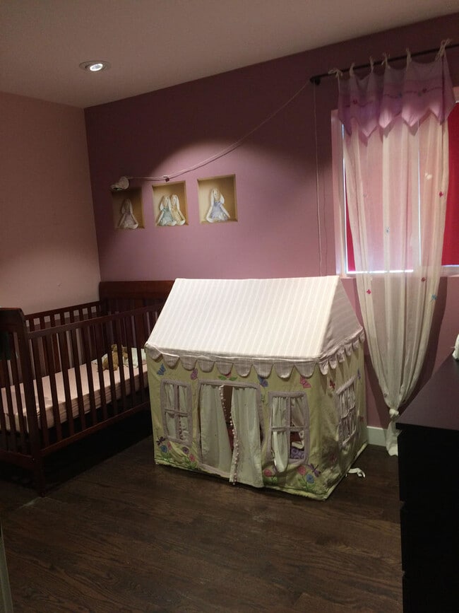 Building Photo - 9059 Oneill Dr