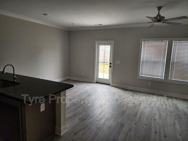 Building Photo - 2104 N Kali Ln