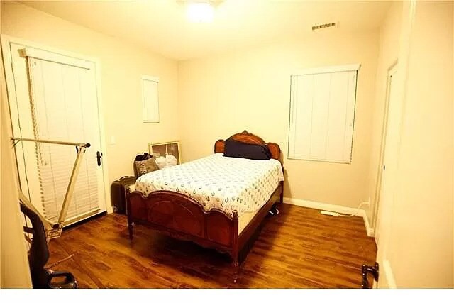 Building Photo - 15761 Crestwood Ave