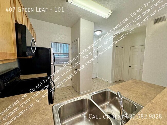 Building Photo - 407 Green Leaf