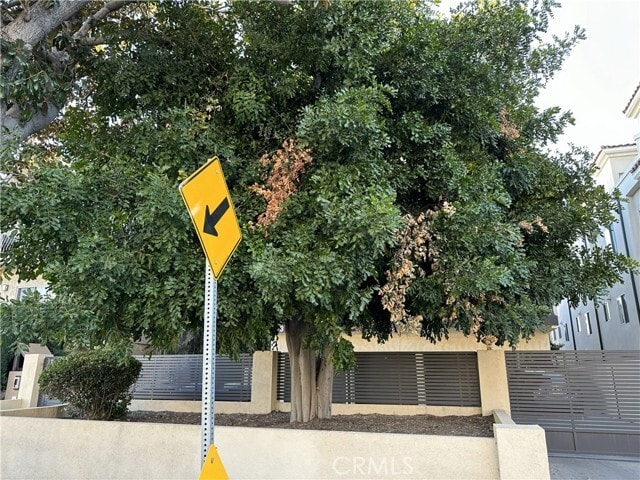 Building Photo - 11438 Moorpark St