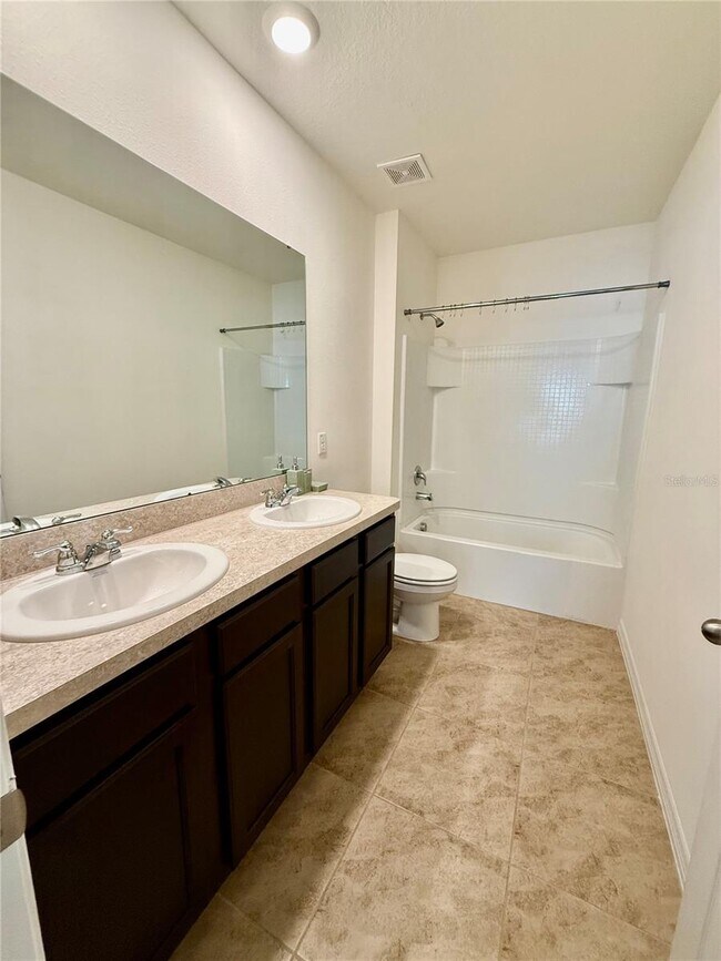 Building Photo - 1739 Post Oak Dr