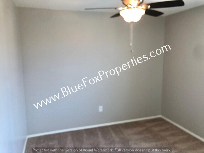 Building Photo - 9009 W Rolling Springs Dr