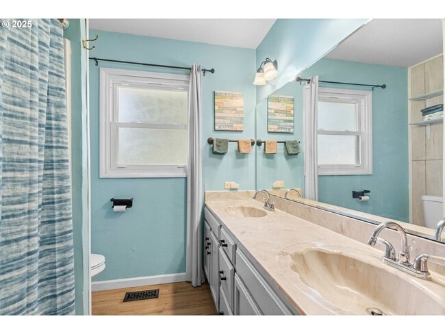 Building Photo - Quarter Acre Comfort
