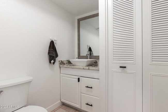 Building Photo - 4004 N Granite Reef Rd