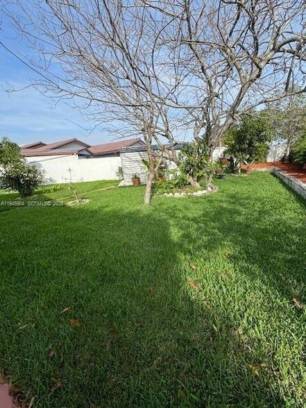 Building Photo - 1045 SW 122nd Ct