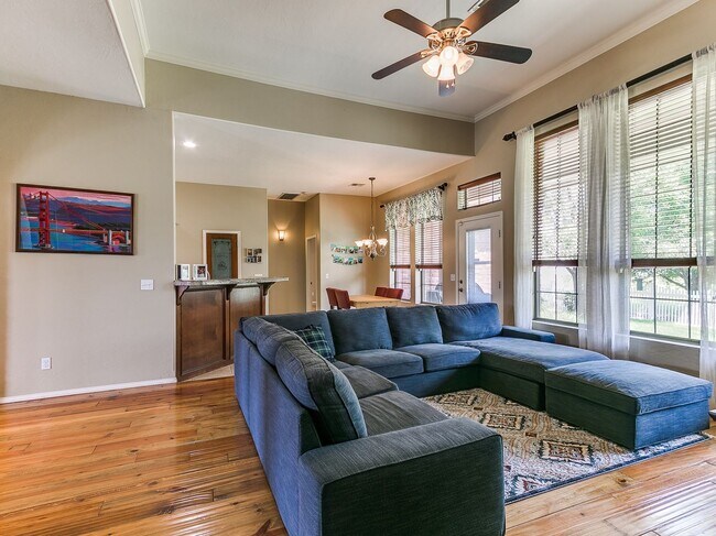Building Photo - Large 4-Bedroom Home in Edmond Schools