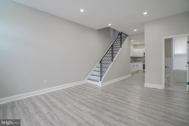 Building Photo - 1535 W Seltzer St