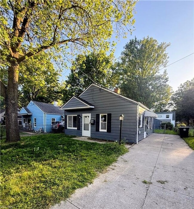 Building Photo - Two bedroom one bathroom single story single family home for rent