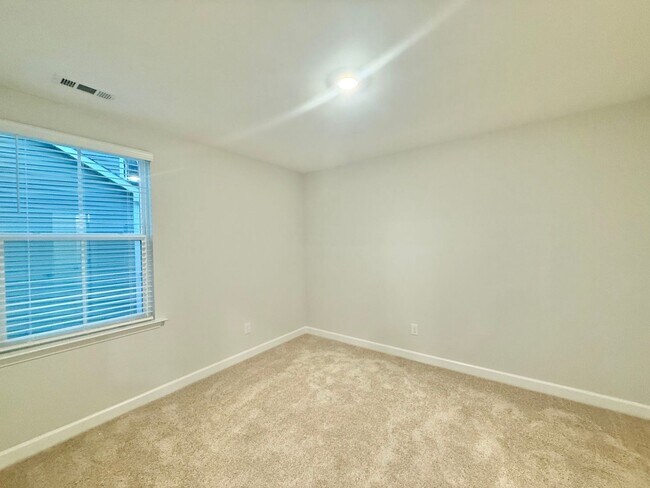 Building Photo - 443 White Oak Gdn Wy