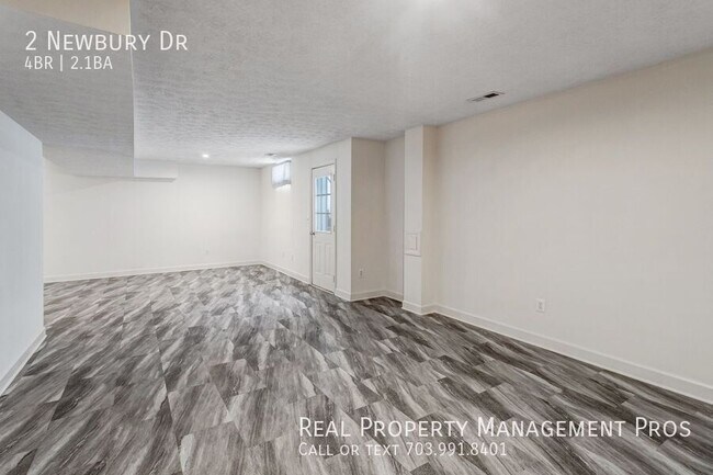 Building Photo - 2 Newbury Dr