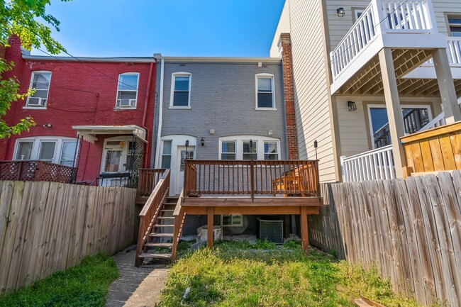 Building Photo - Recently Renovated Row House - H St Corrid...