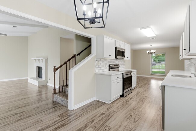 Building Photo - 445 Longmeadow Dr