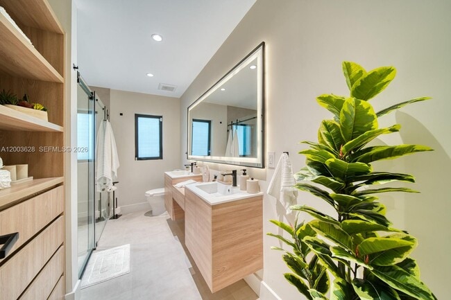 Building Photo - 1940 SW 32nd Pl