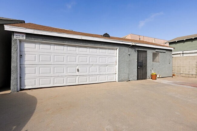 Building Photo - 619 W Kelso St