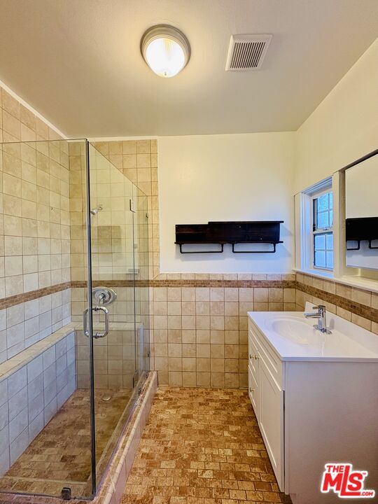 Building Photo - 2130 W 29th Pl