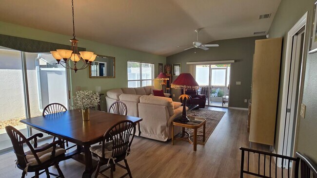 Building Photo - 2453 Violet Ct