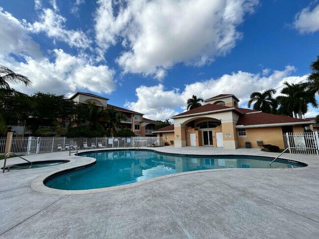 Building Photo - 6900 SW 39th St