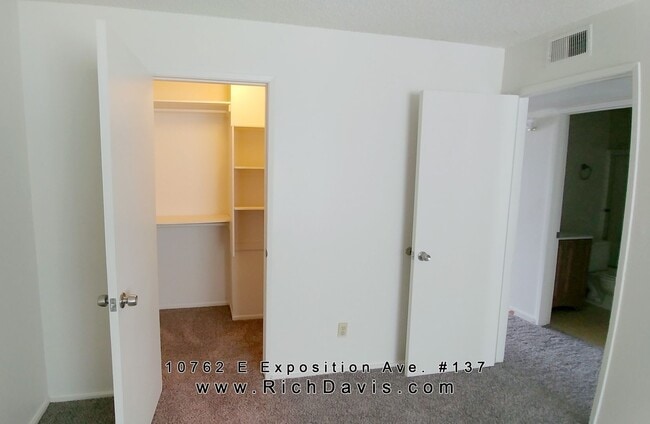 Building Photo - Cherry Creek Schools, 2 bed, 1 bath, 800 s...