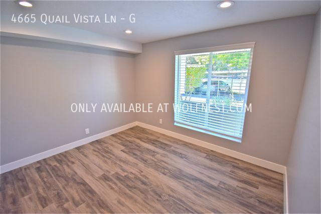 Building Photo - Remodeled 1 Bed Millcreek Condo! No Deposi...