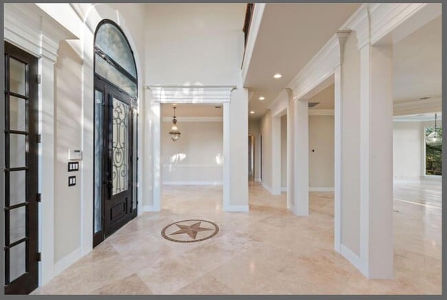 Building Photo - 1400 Camelback