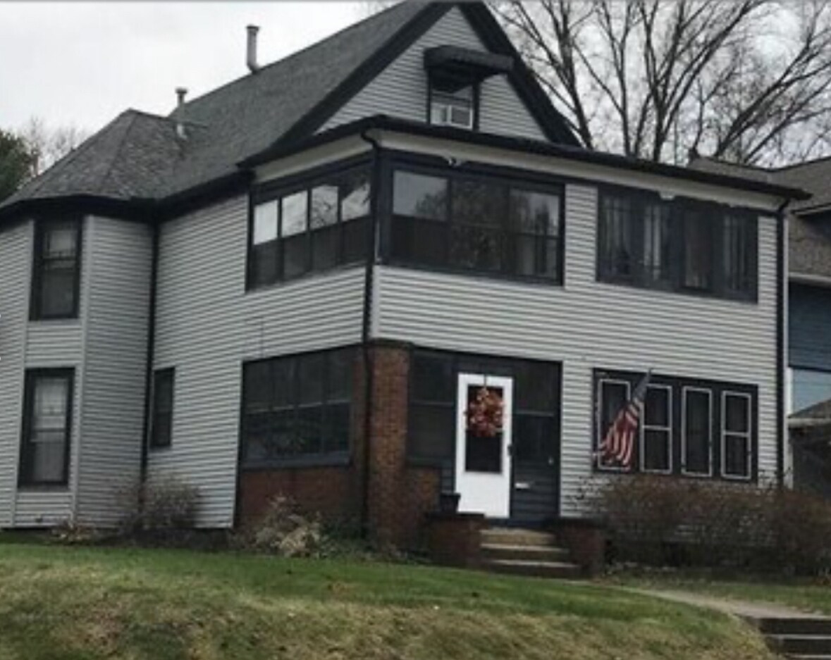 Multifamily home - 276 Merriman Rd