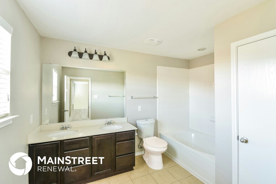 Building Photo - 7906 Horse Hollow