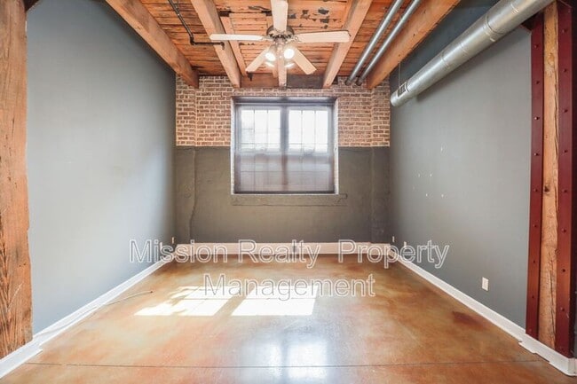 Building Photo - 815 Porter St