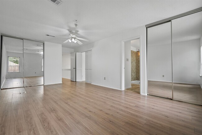 Building Photo - 2387 Crescent Park Dr