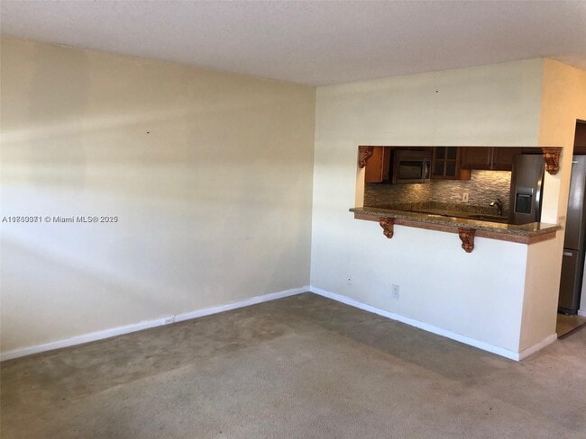 Building Photo - 93 Ventnor E