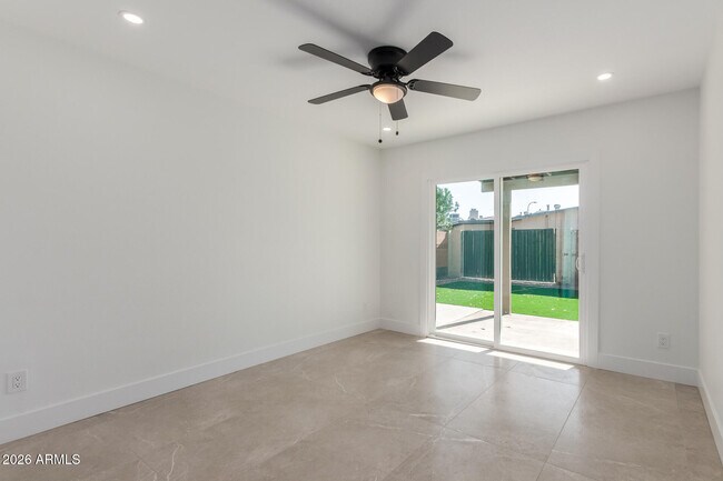 Building Photo - 1103 E Palmcroft Dr