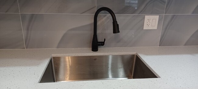 Building Photo - Stylish Fort Lauderdale 3/2 with Stainless...