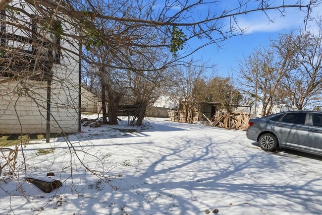 Building Photo - 702 Grape St