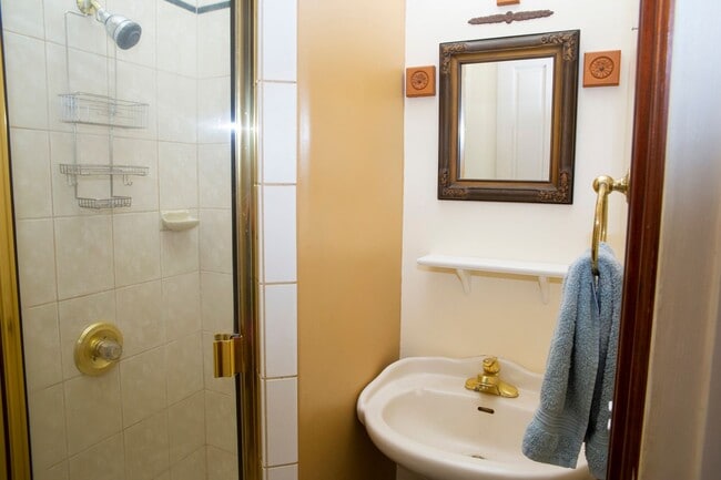 Building Photo - Spacious 4-Bedroom Retreat in Haiku with S...
