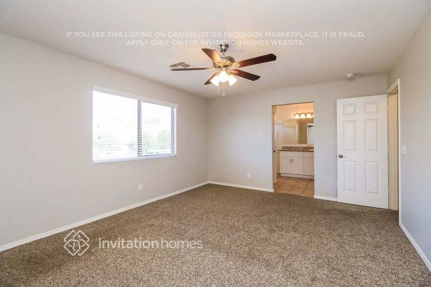 Building Photo - 2578 E Bellerive Dr