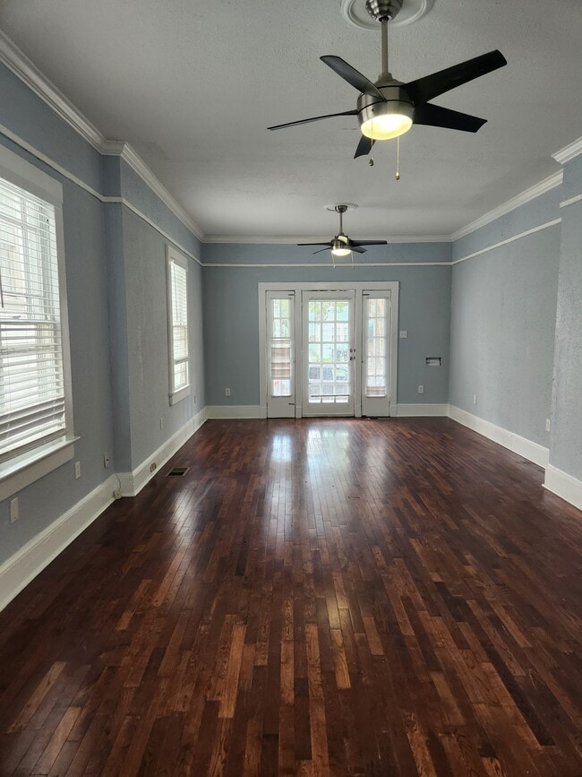 Living room - 6 Fontainebleau Dr