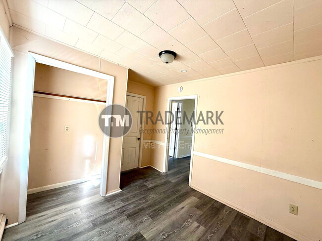 Building Photo - 202 W Church St