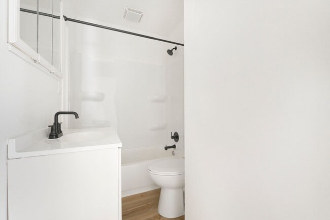 Building Photo - 3 Bedroom home! **2ND MONTH RENT FREE*